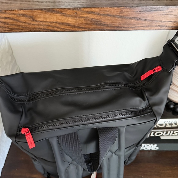 HUNTER Viral Top Clip Black Backpack! BRAND NEW - Picture 9 of 12